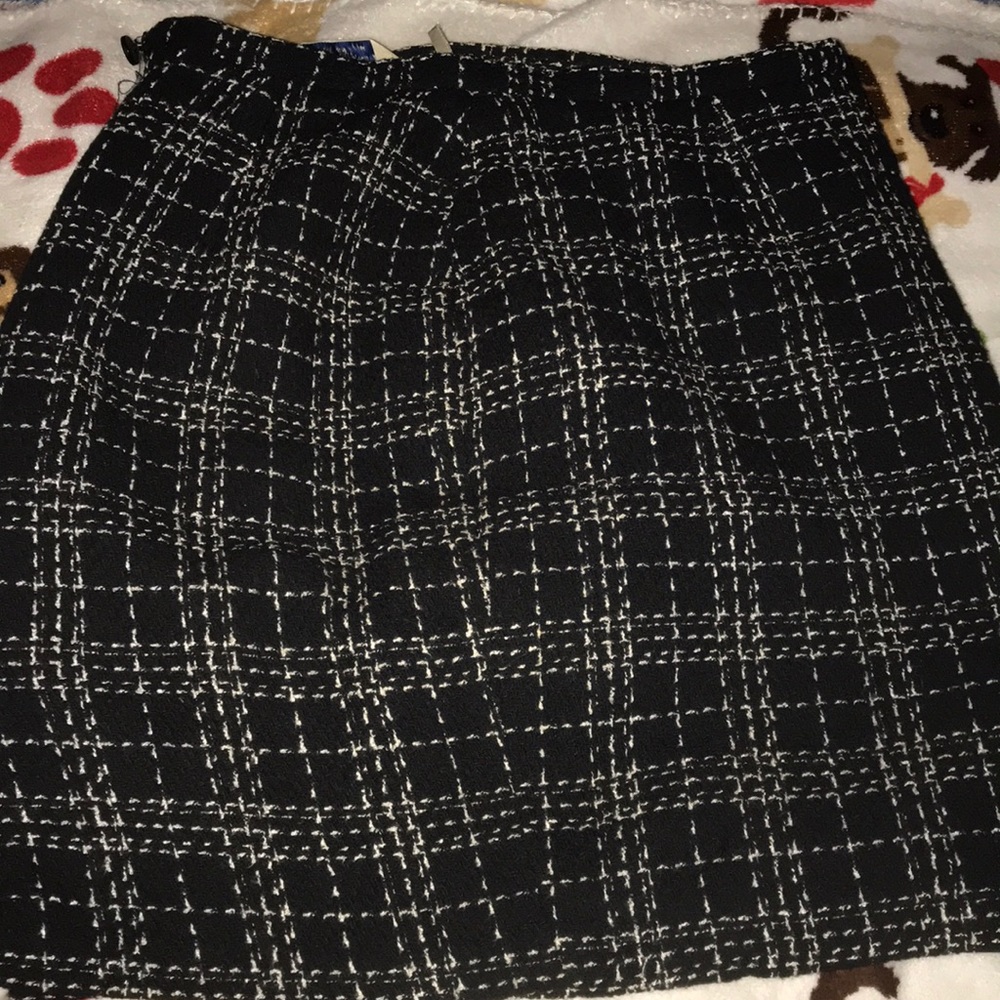 A classy and stylish Dorothy Perkins skirt